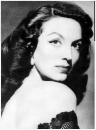 弗里达：一代妖艳画师，经历32次手术，才华卓绝，无与伦比