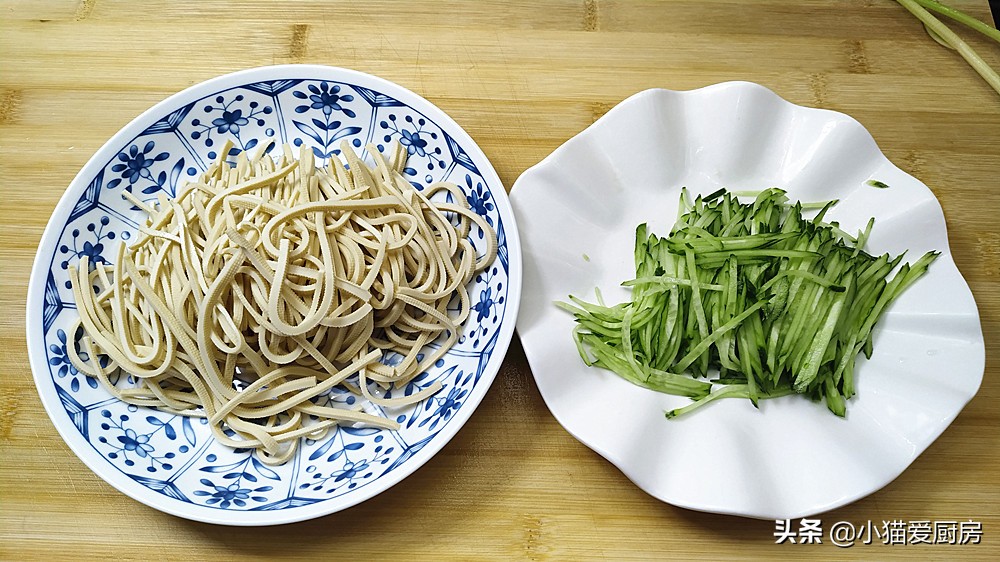 凉拌折耳根，我家经常吃的一道家常菜，美味好吃，下饭解腻