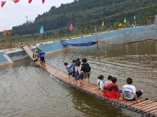 南充哪里有玻璃栈道和玻璃滑道,南充摇摆桥