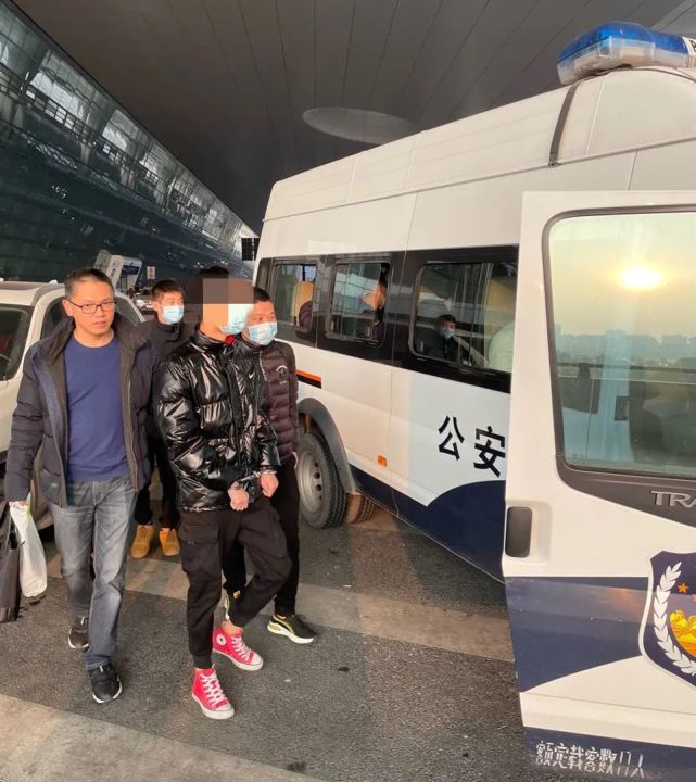 女子裸聊诈骗案例,男子裸聊5分钟被诈骗30余万