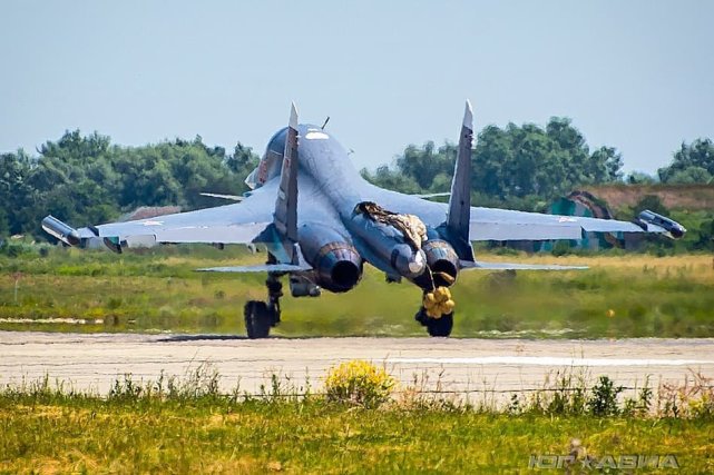 苏34挂弹升空,苏34有没有弹射座椅