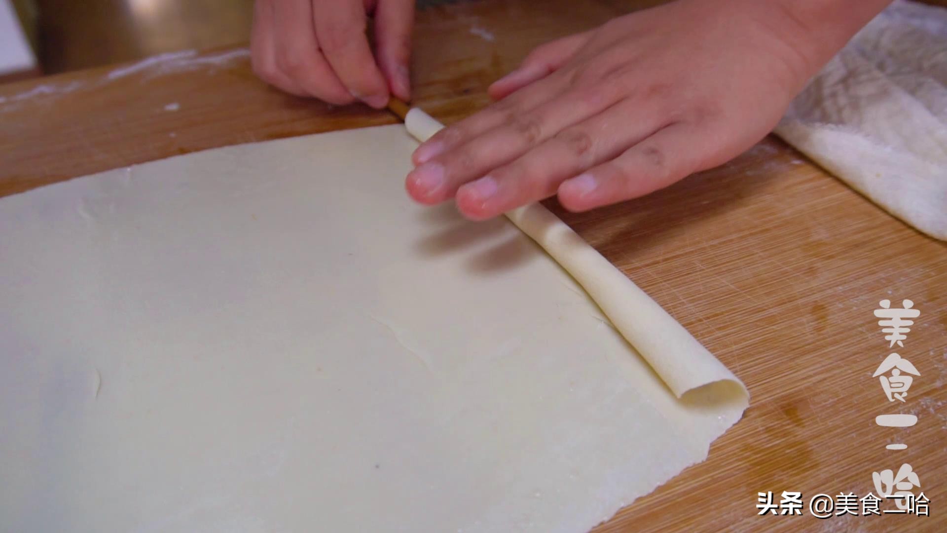 特色小吃手工擀面皮制作,擀面皮和凉皮哪个有嚼劲