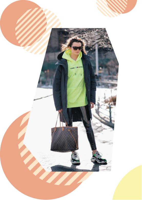 今年流行的新款卫衣怎么穿,复古西装里穿什么卫衣