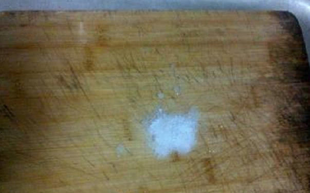砧板用了一两年了发霉了怎么保养,砧板浇了热油后变黑发霉