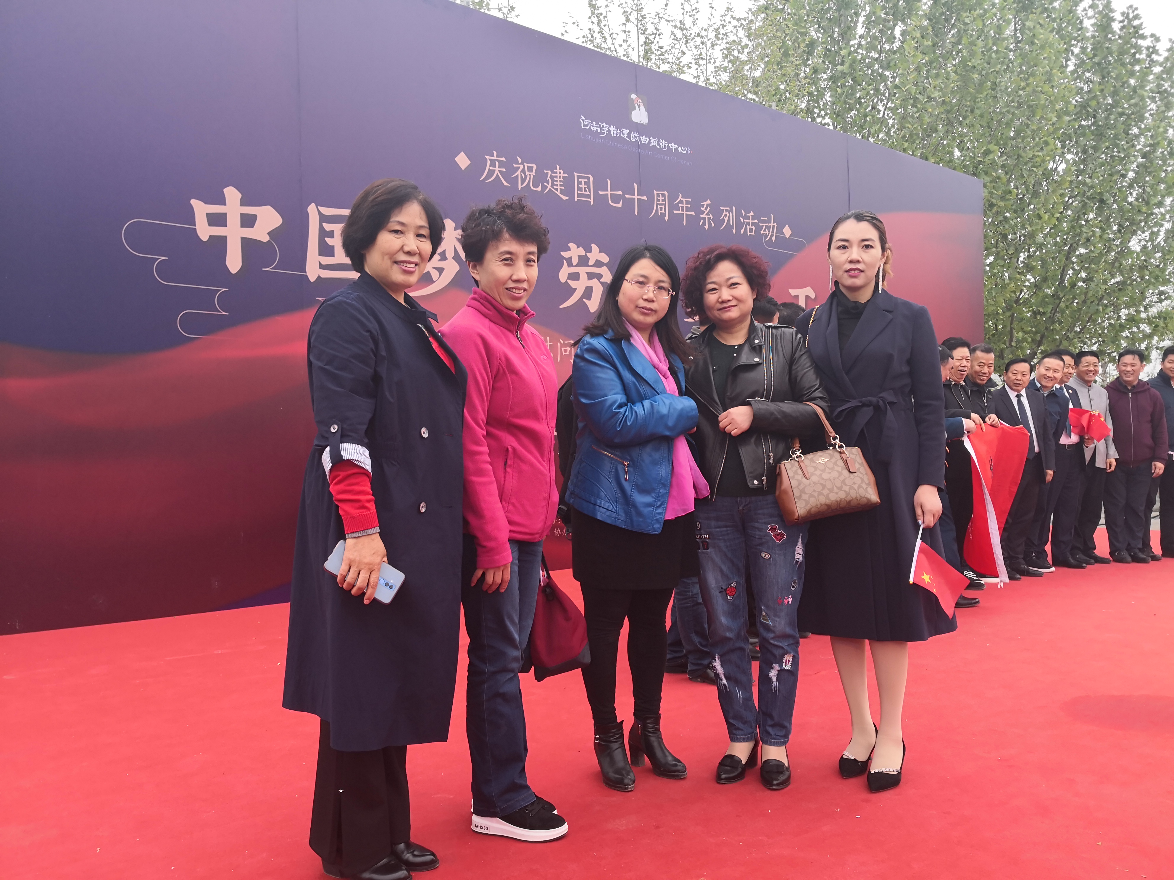 中国梦劳动美工会情河南省总工会等单位送戏进京慰问河南务工人员