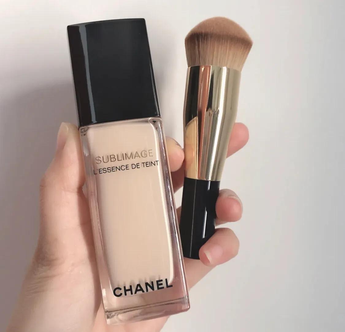 芭比布朗清透持妆粉底液012号试色,干皮粉底液阿蓝测评芭比布朗