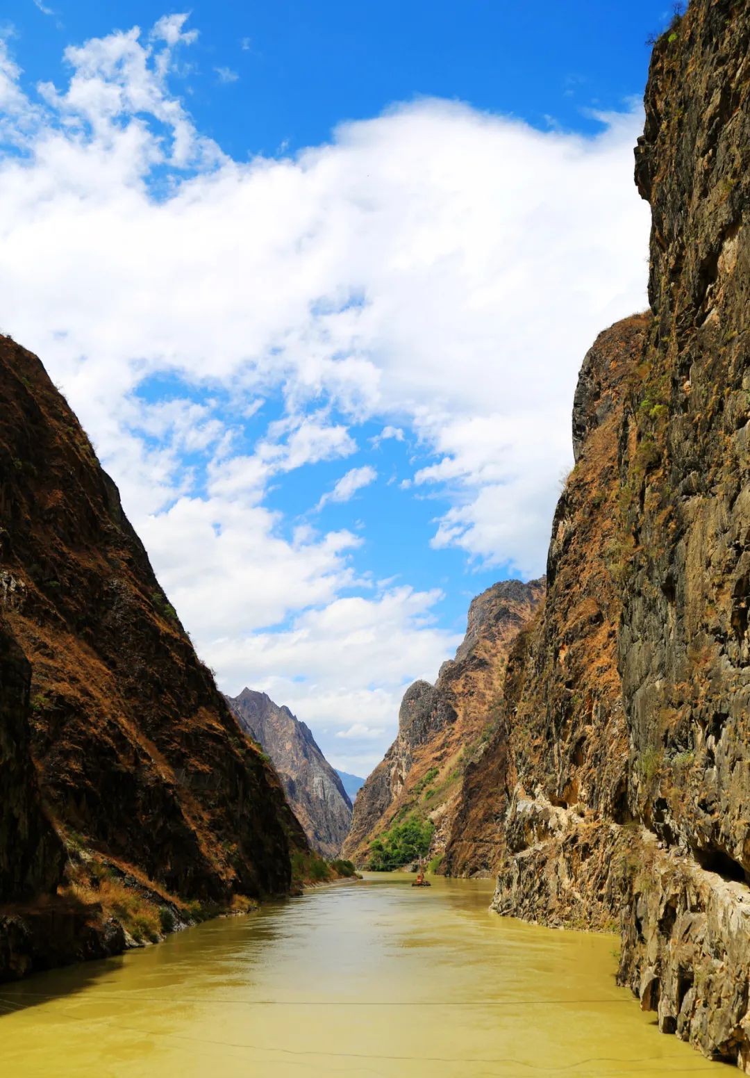 洛克徒步木里到稻城翻的是哪座山,秘境四川甘孜