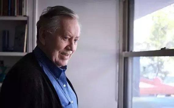 戴15元手表，租一居室，秘密捐出560亿，他真正活出了上帝的模样