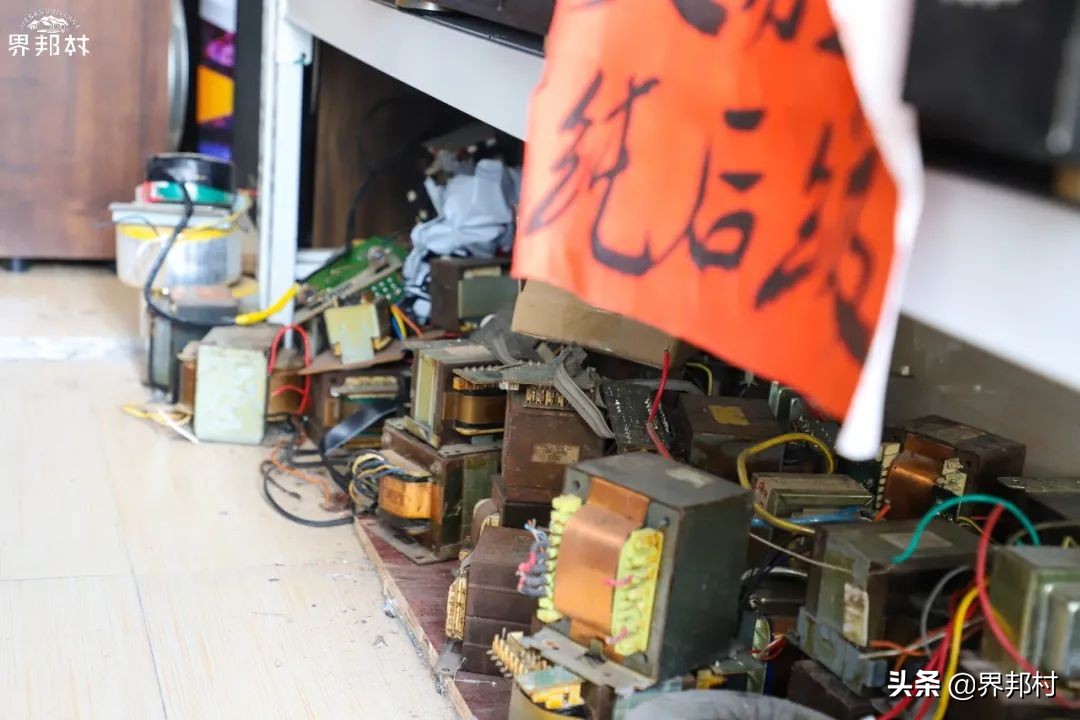 别小瞧这个二手音响店，有的是我们买不起的好宝贝，平时都藏着呢