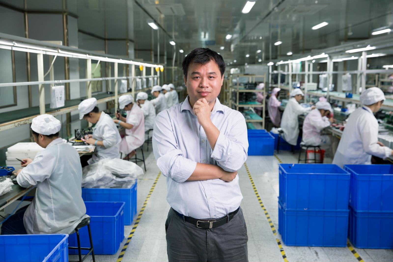 能开瓶盖的、跑车外形的、八星八钻的手机你早就不买了，深圳华强北今天创造什么