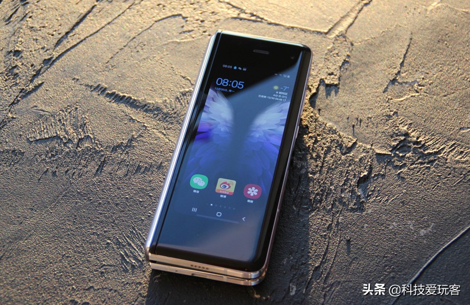 三星w20现在还值得入手吗,19999元的三星