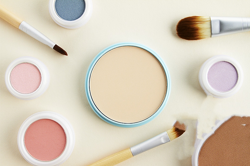 三个化妆手法打造清透自然妆,按美颜思路化妆