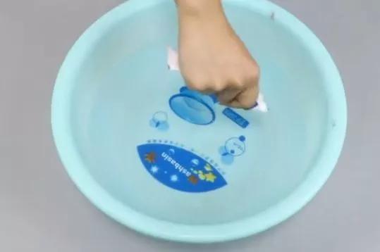 清洗枕套的黄渍小妙招,洗特别脏的枕套小窍门