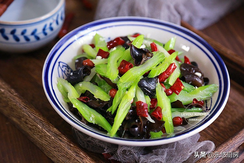 第一名厨四道过年切了就吃的凉菜,过年年夜饭不用辣椒的凉菜怎么调