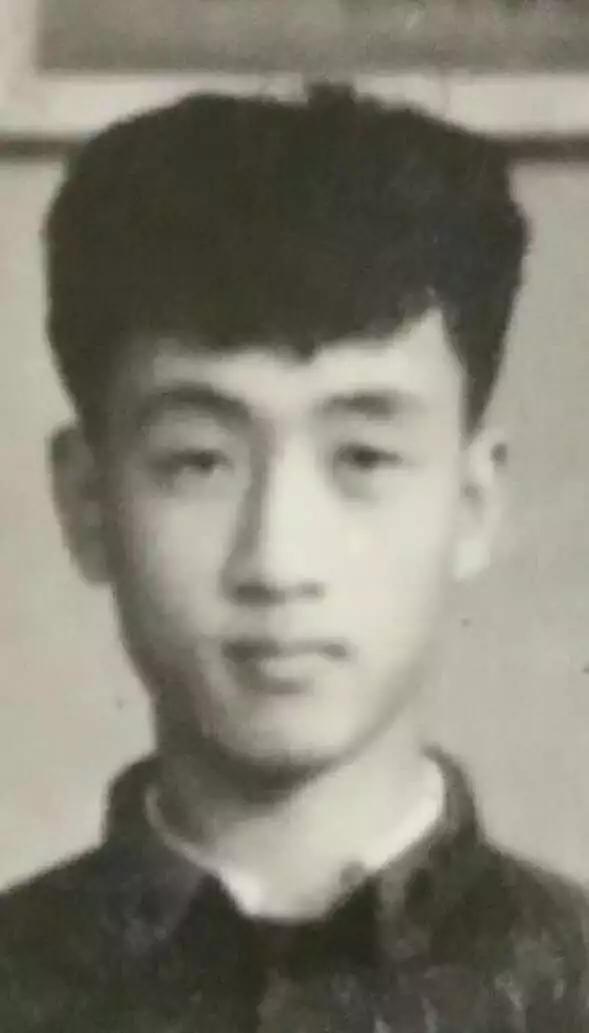 天津民园体育场拍摄地点,站在观众席上