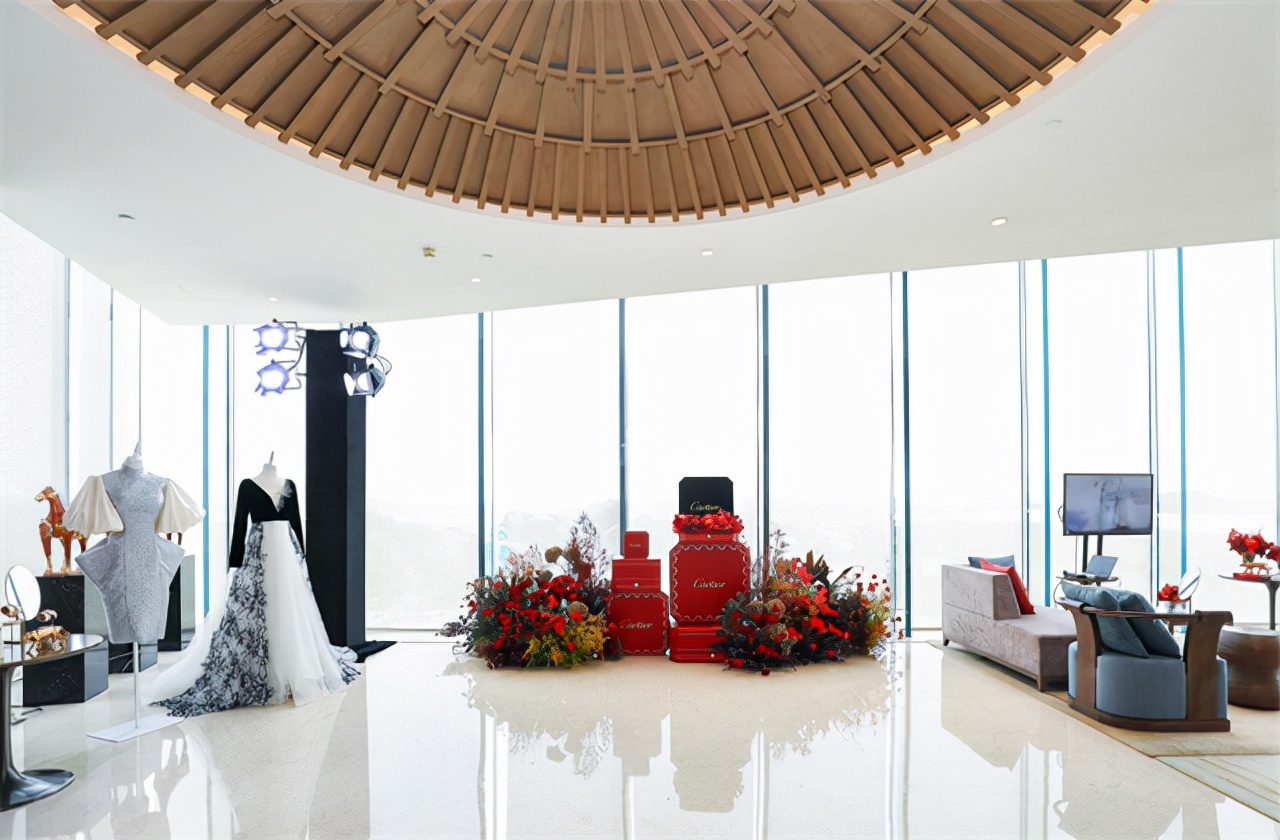 至美深湾，遇见薇妮体雕WENĒE高定华服及卡地亚高级珠宝