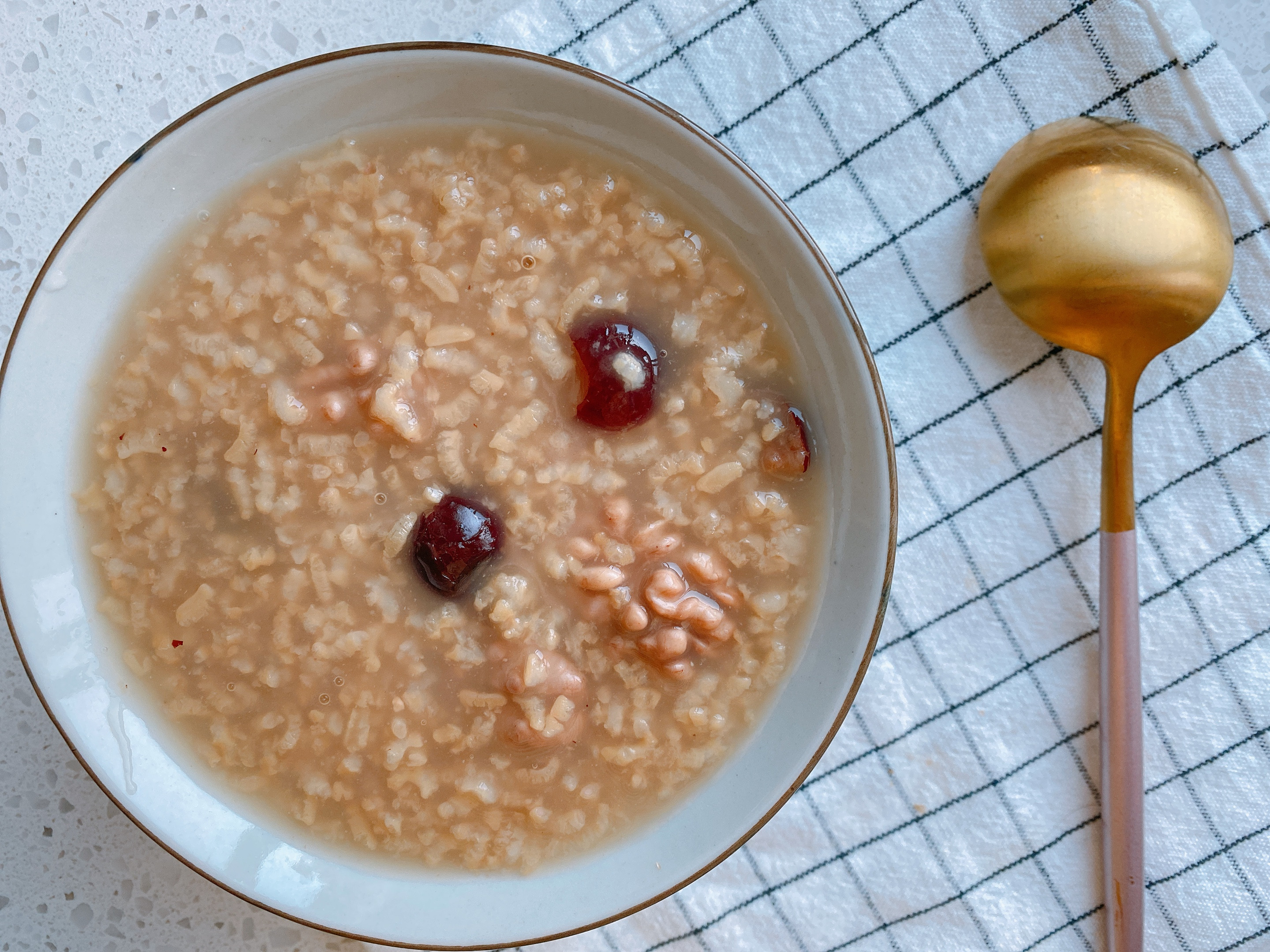 冬天多喝什么粥比较好,冬天喝这4种粥养胃还瘦身