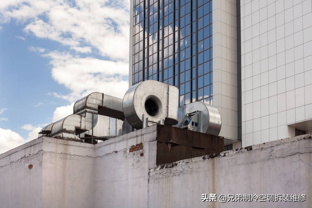 美的吸顶式空调好还是落地空调好,吸顶空调和普通空调区别