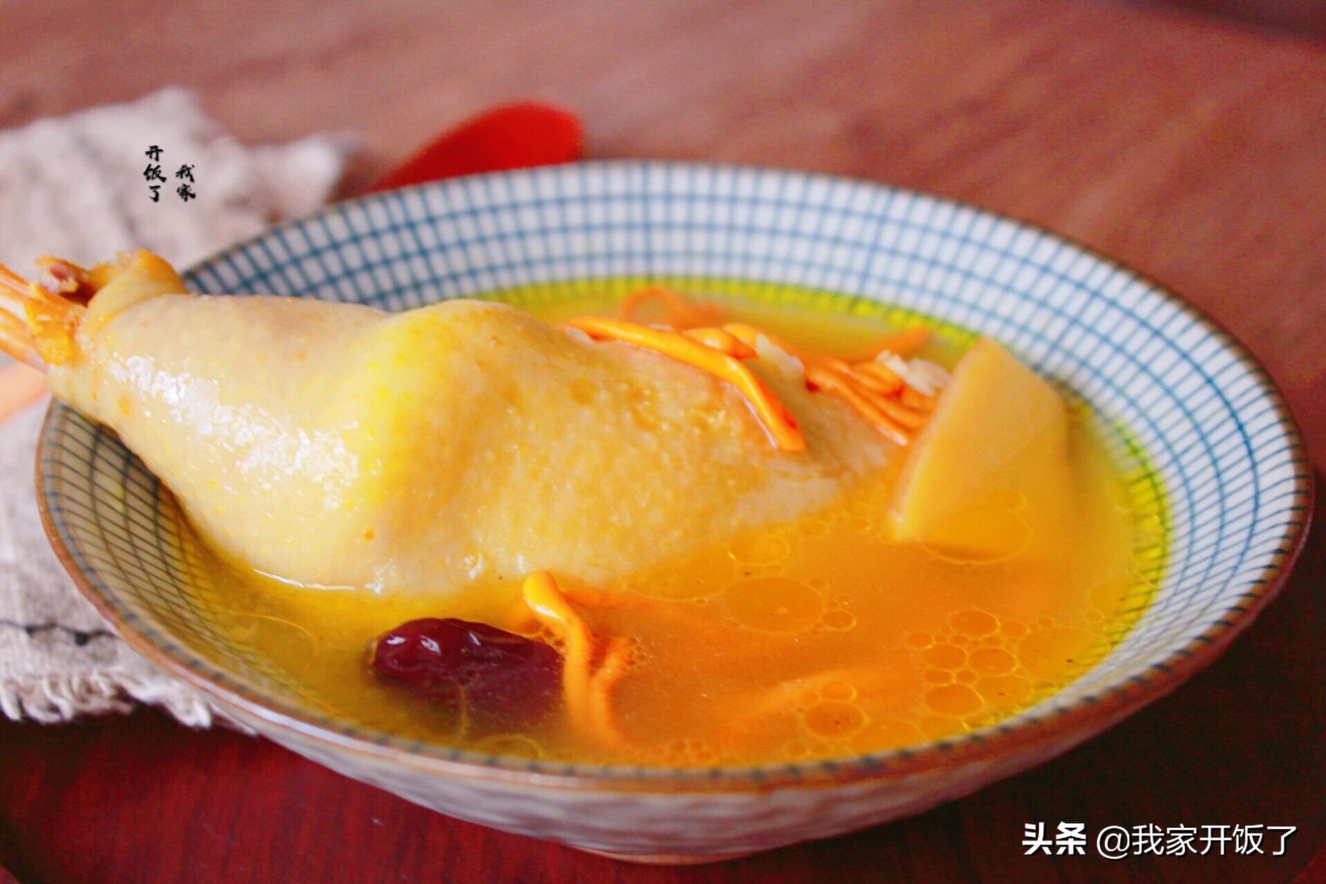 立冬进补乌鸡汤,立冬清补凉炖鸡汤