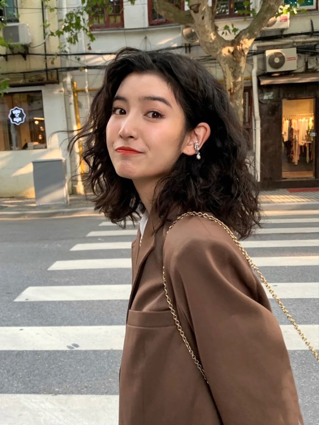 脸显大的女生发型,脸大女生日常发型