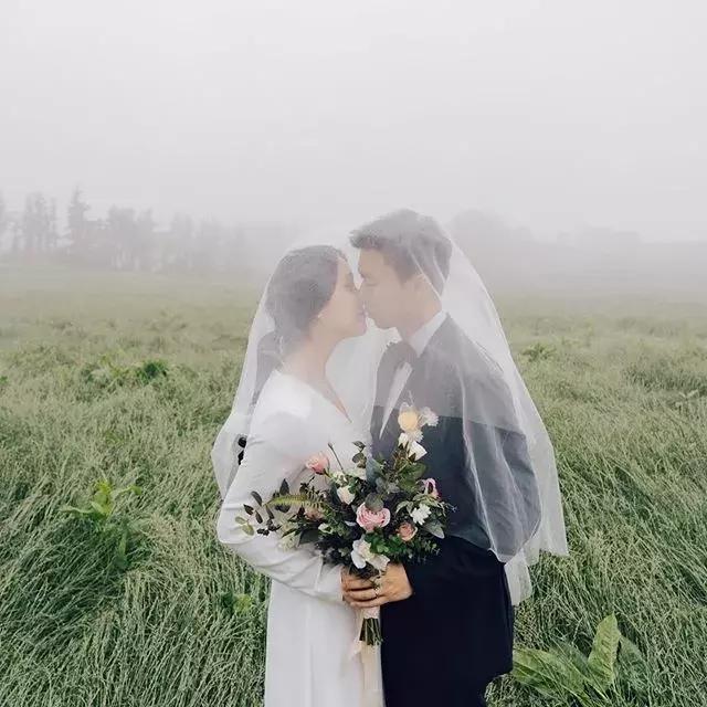 婚纱照就该这样拍才有大片的感觉,婚纱照小众风格这样拍也好看