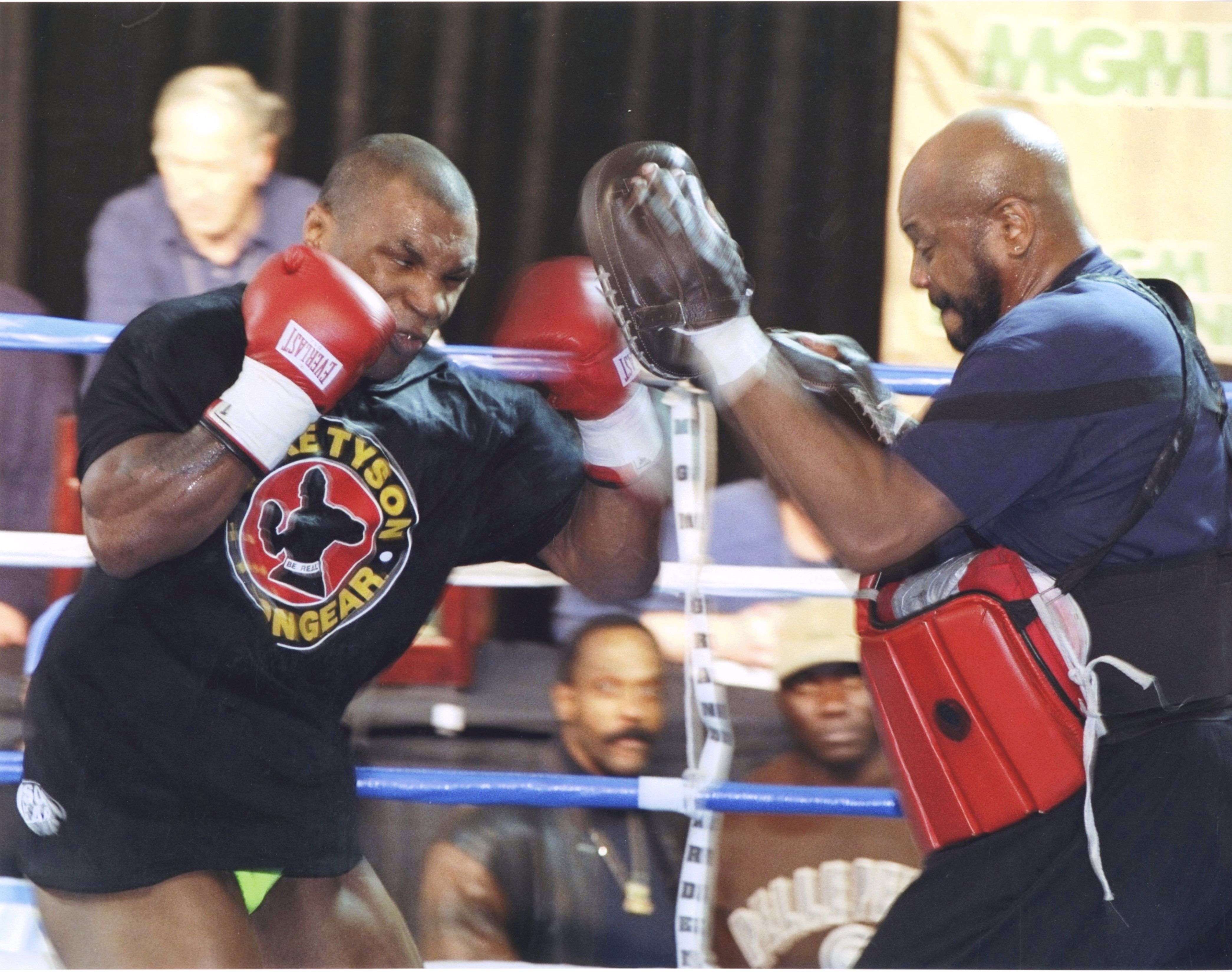 拳击爱好者踢馆被打懵逼了,拳击赛前挑衅和冲突是真是假