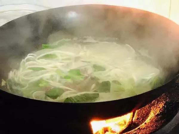 宁波哪里有吃正宗牛肉面的地方,宁波顶流商圈