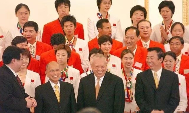 霍英东：冒死运战资，曾是申奥功臣，豪掷40亿开发不毛之地