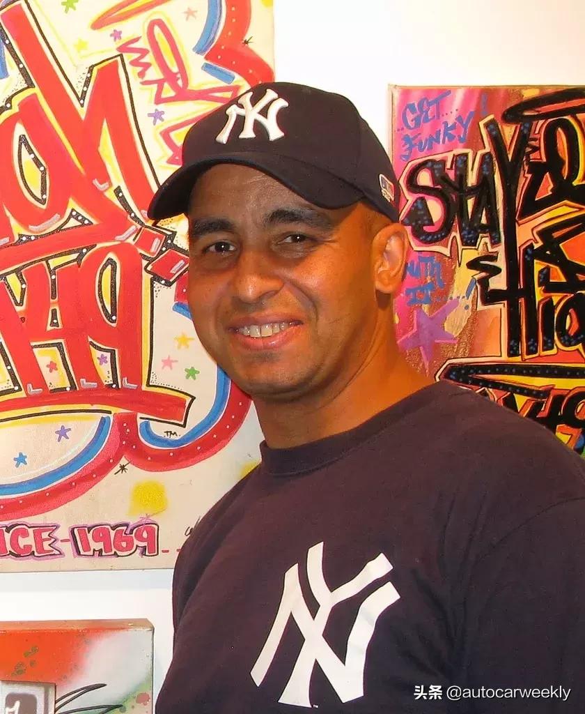 是时候穿卫衣骚起来了——瞧瞧张小龙