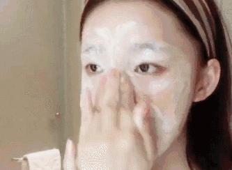 清洁毛孔的洁面皂,保持洗完脸的面部透亮