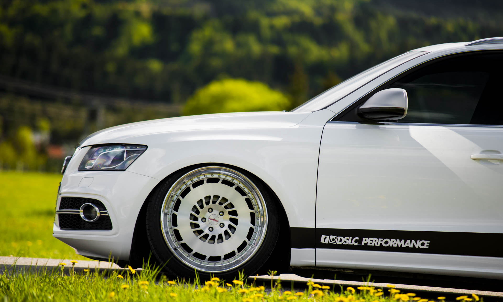 奥迪Q5改装成低趴“大钢炮”，令人着迷的竞技姿态！