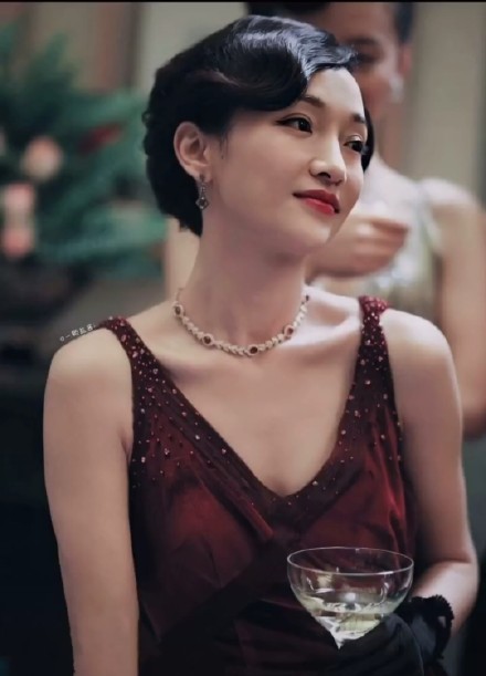 什么人戴眼镜好看不戴眼镜更好看,戴眼镜会比不戴眼镜更好看吗