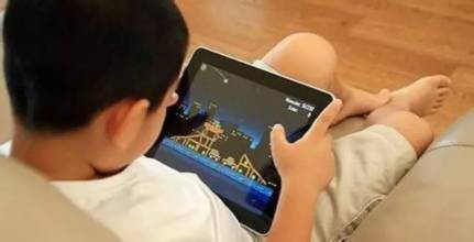 我买了最新款平板，送给孩子玩游戏！你的信任，是他自律的基础