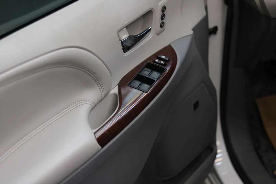 老塞纳翻新修复,二手塞纳全车翻新整备