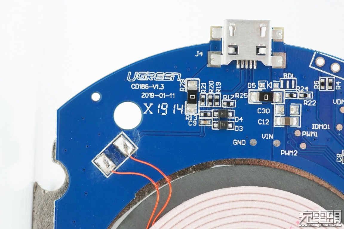 绿联无线充电宝拆解,绿联30瓦充电器拆解