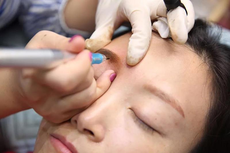 纹眉失败像什么,纹眉掉痂了眉毛怎么是红色