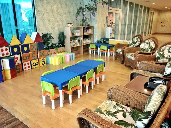 这家酒店有全台唯一「乌龙院主题房」,还能在馆内开赛车