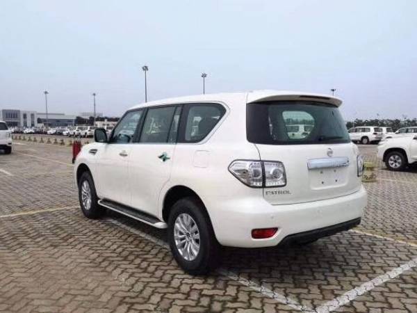 中东途乐5.6沙漠越野,霸气威武的设计新款日产途乐实车