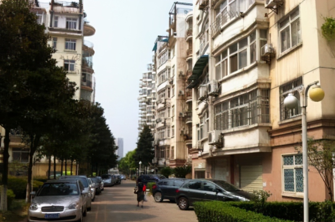 买房出现没按期交房找谁,买房一年了还还没交房需注意什么