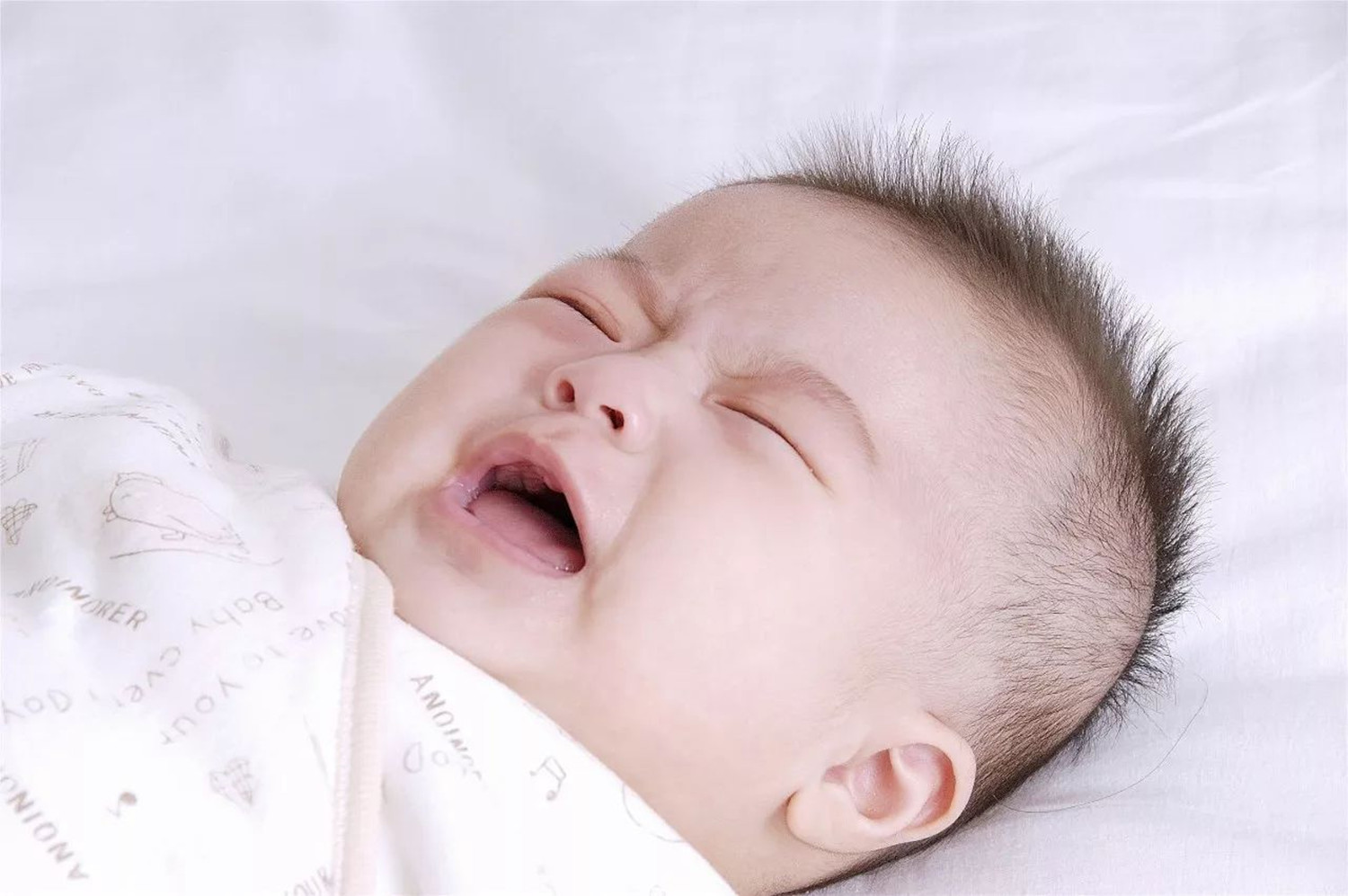 如何科学断奶不让妈妈受罪,如何正确断奶让孩子不哭