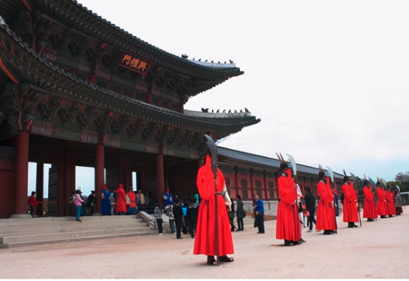 就因他的慧眼识珠，地位卑微的庶子成为了当之无愧的君王