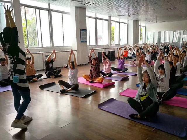 中国五冶技工学校崇州校区军训,成都市中国五冶技工学校崇州校区