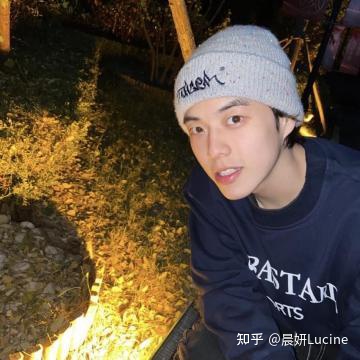 身材矮的男生怎么穿搭显高,又矮又黑男生穿搭