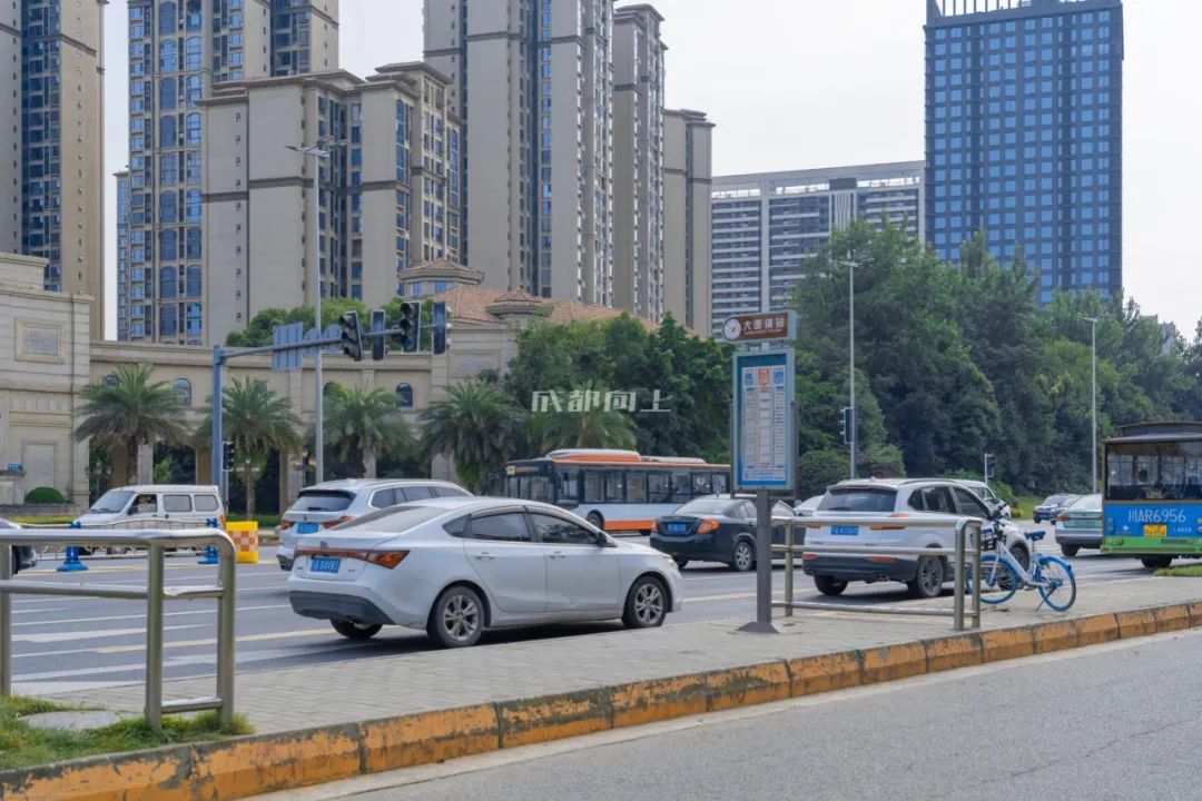 成都二圈层公交车对比,成都二圈层双流和龙泉谁更强