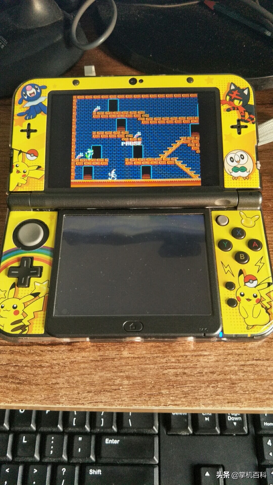 任天堂ndsi游戏机怎么插游戏卡,r4卡怎么玩gba游戏