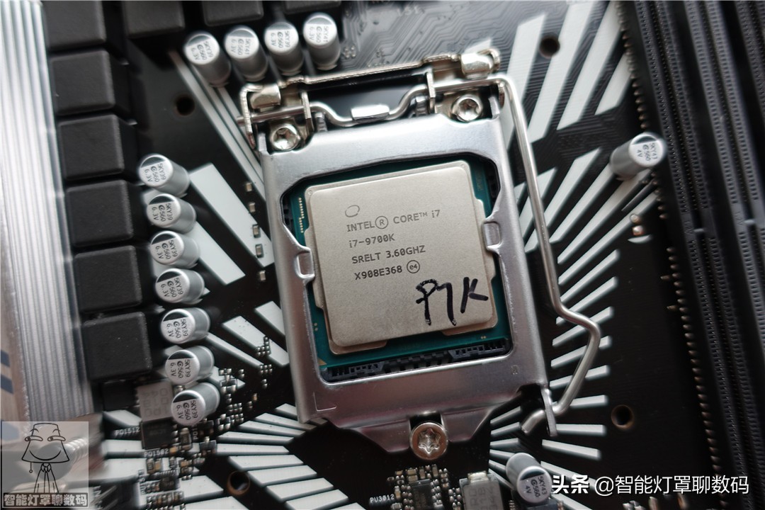 灯罩装机日记001：妹子的万元设计游戏机，感觉主板选错了