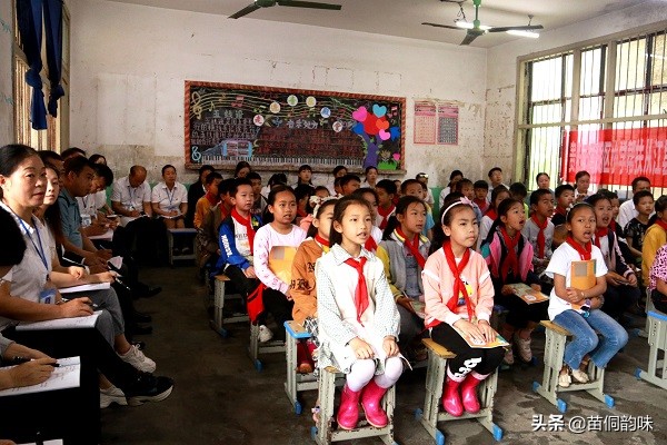 贵阳市南明小学专家组赴贯洞镇中心小学开展入校诊断送培送教活动