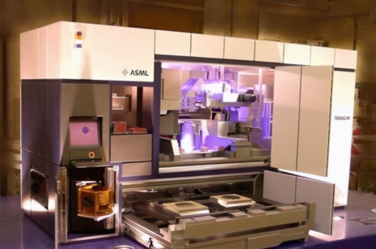荷兰光刻机巨头ceo谈中国光刻机,全世界最先进的光刻机公司