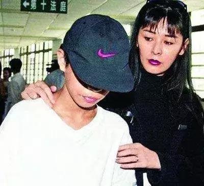 风姿惊艳的王祖贤,曾经的一代女神王祖贤也初现老态