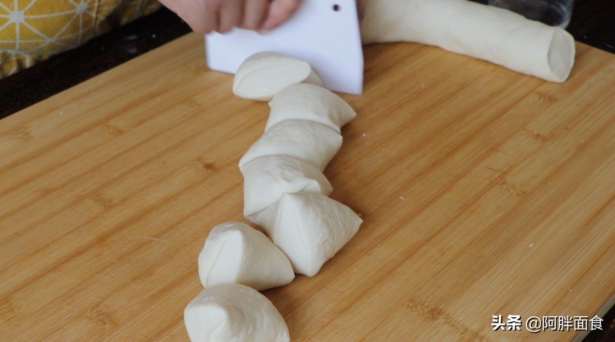 手抓饼柔软筋道层次丰富,爱吃手抓饼原坯